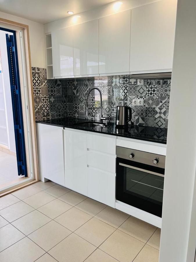 Angies Marina Apartment, Includes 2 Free Passes For The Marina Pool 라고스 외부 사진
