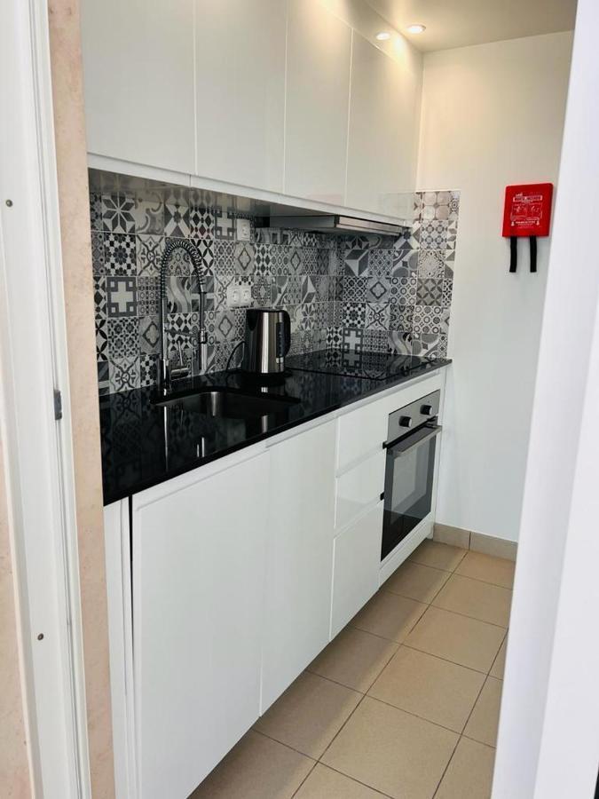 Angies Marina Apartment, Includes 2 Free Passes For The Marina Pool 라고스 외부 사진
