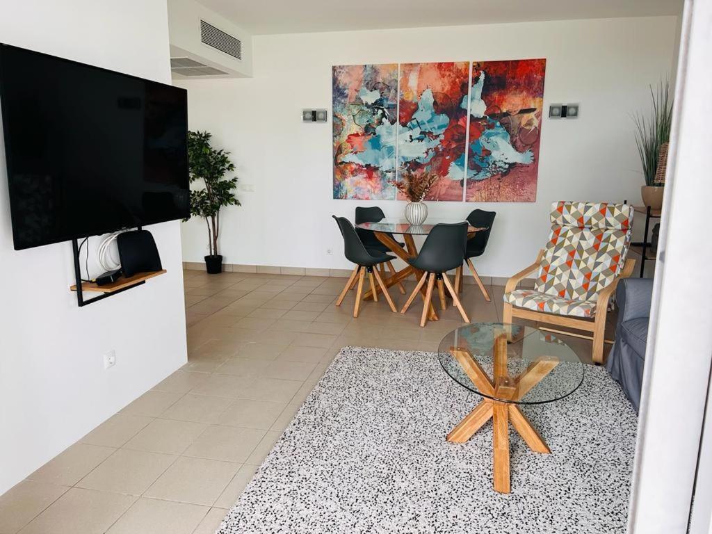 Angies Marina Apartment, Includes 2 Free Passes For The Marina Pool 라고스 외부 사진
