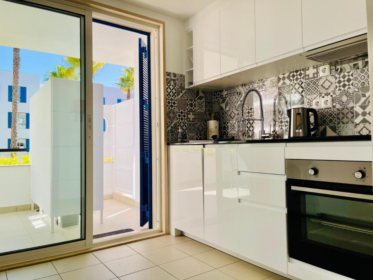 Angies Marina Apartment, Includes 2 Free Passes For The Marina Pool 라고스 외부 사진