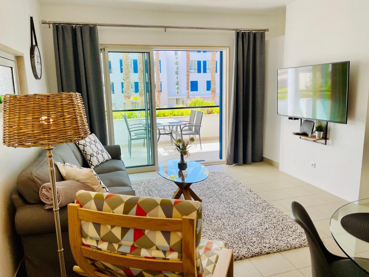 Angies Marina Apartment, Includes 2 Free Passes For The Marina Pool 라고스 외부 사진