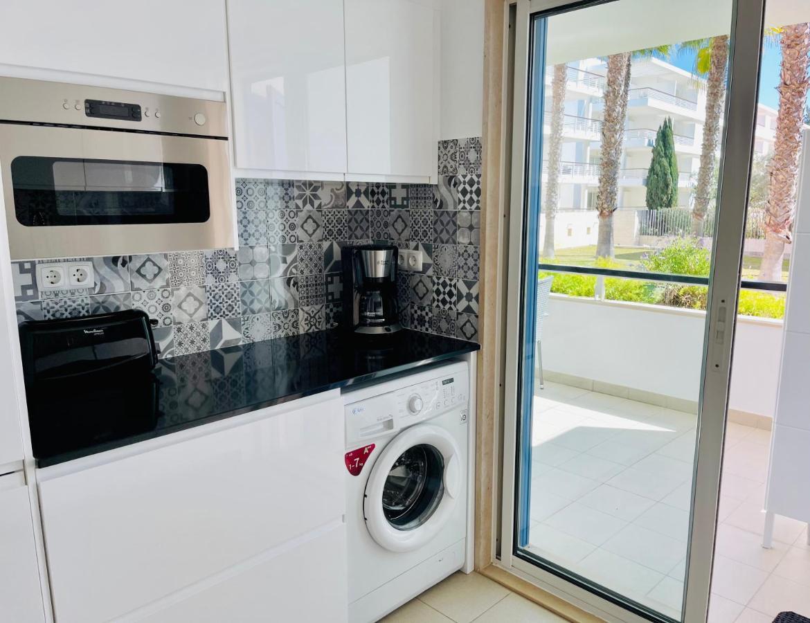 Angies Marina Apartment, Includes 2 Free Passes For The Marina Pool 라고스 외부 사진