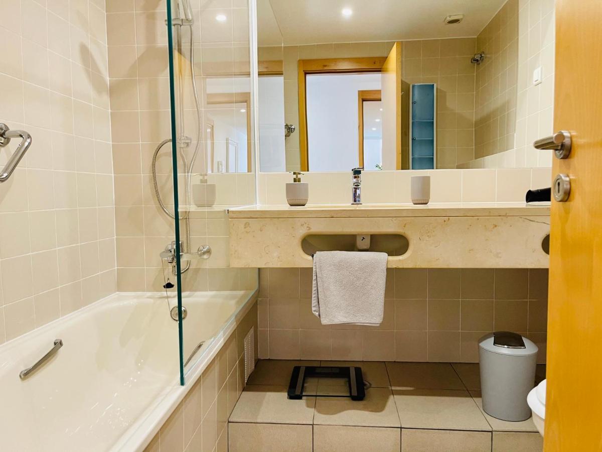 Angies Marina Apartment, Includes 2 Free Passes For The Marina Pool 라고스 외부 사진