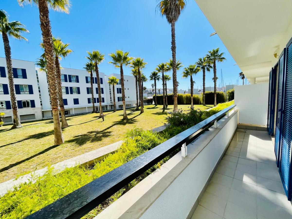 Angies Marina Apartment, Includes 2 Free Passes For The Marina Pool 라고스 외부 사진