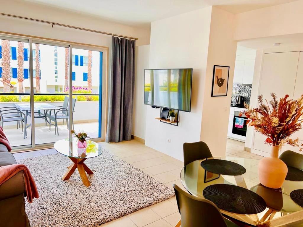 Angies Marina Apartment, Includes 2 Free Passes For The Marina Pool 라고스 외부 사진