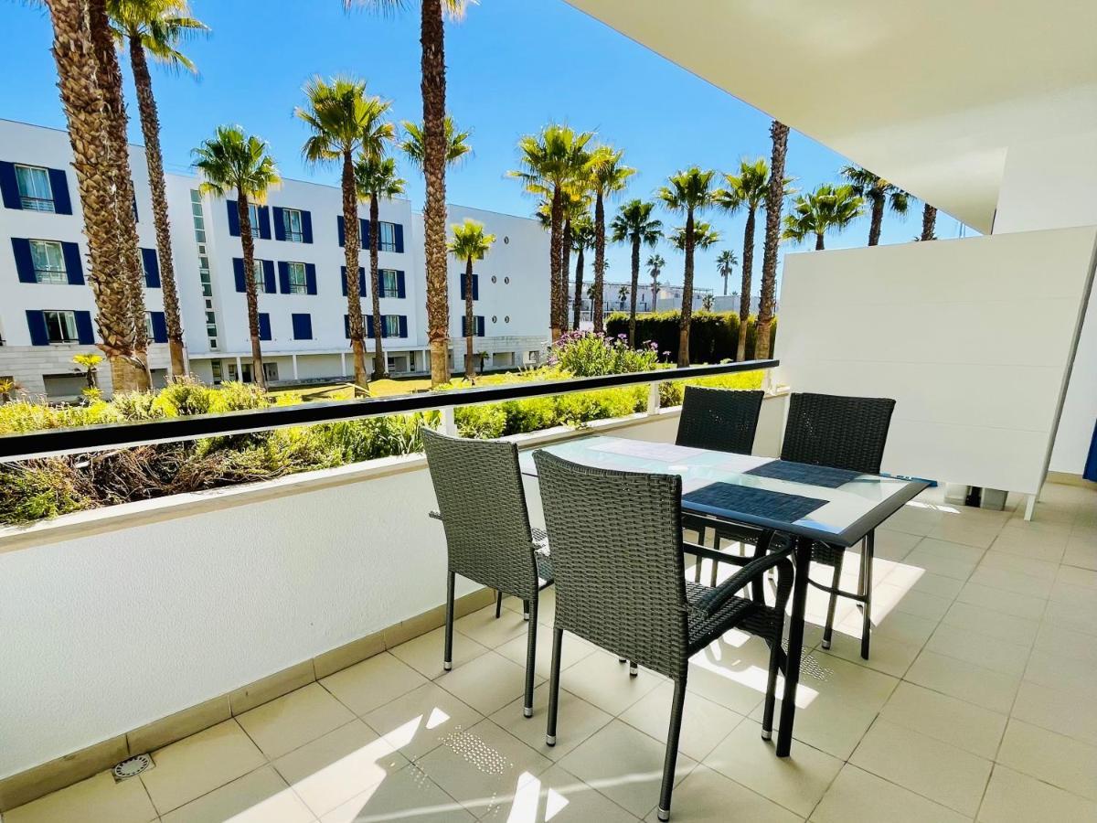Angies Marina Apartment, Includes 2 Free Passes For The Marina Pool 라고스 외부 사진