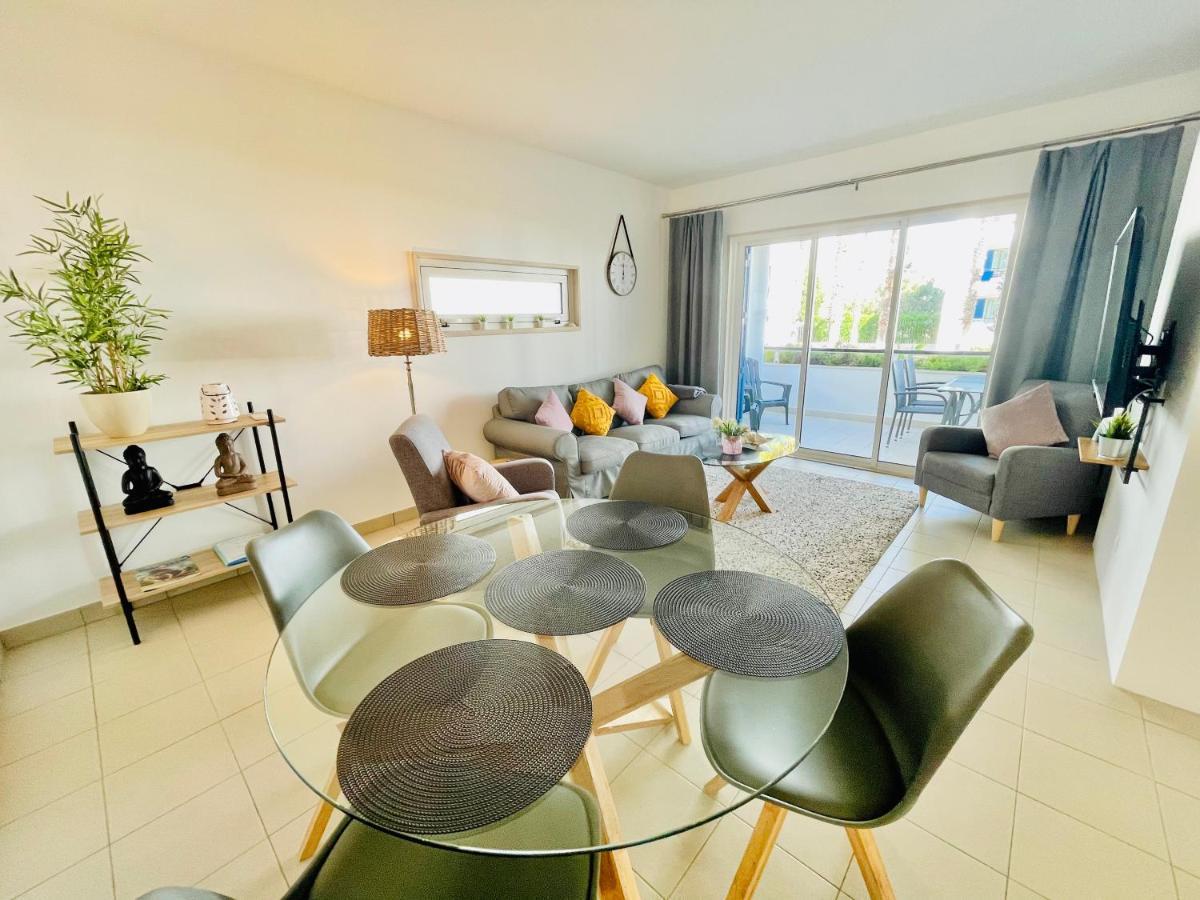 Angies Marina Apartment, Includes 2 Free Passes For The Marina Pool 라고스 외부 사진